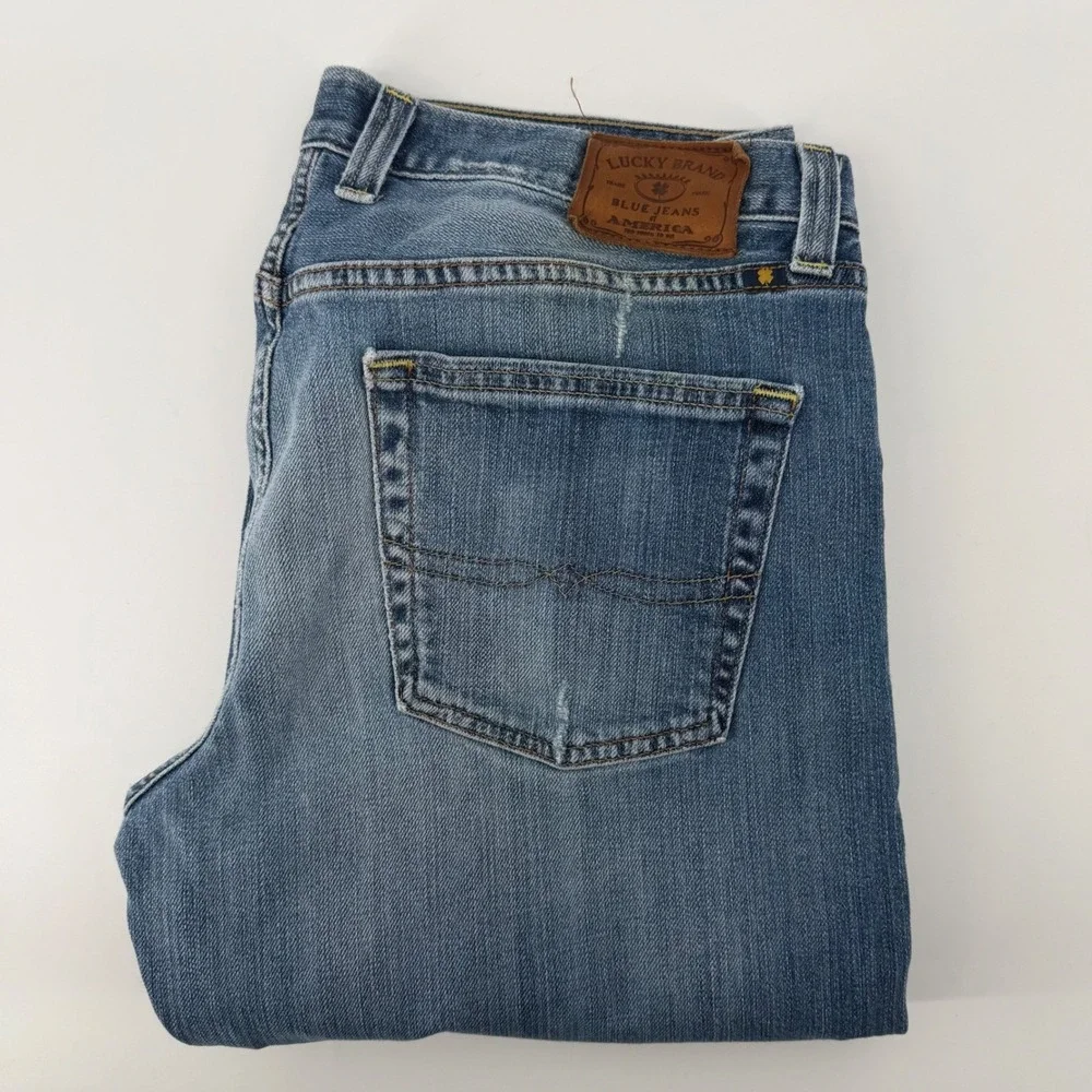 Lucky Brand Jeans Mens 33x32 Blue 361 Vintage Straight Med wash distressed Denim